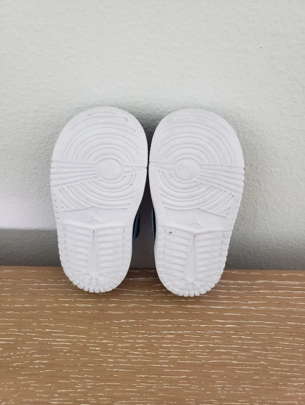 Nike Kids Blue and Black Low-Top Sneakers